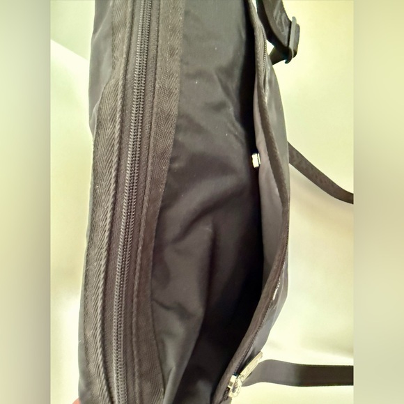 LeSportsac Large Lightweight Crossbody Pouch Purse Bag - Picture 4 of 6